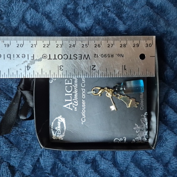 Disney Alice in Wonderland Collectible Charm, New With Tags - Picture 10 of 11